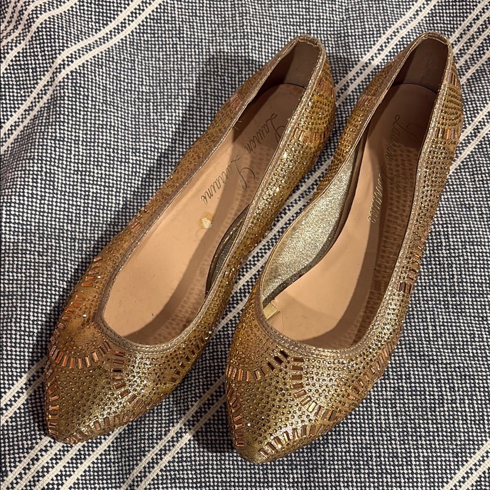 Elegant Gold Flats for Women